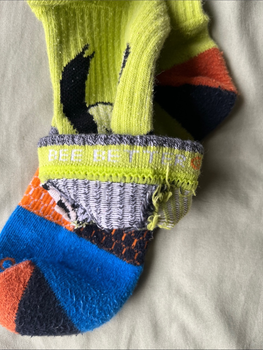 Bombas Bee Better Goofy Disney socks LG - Picture 4 of 5